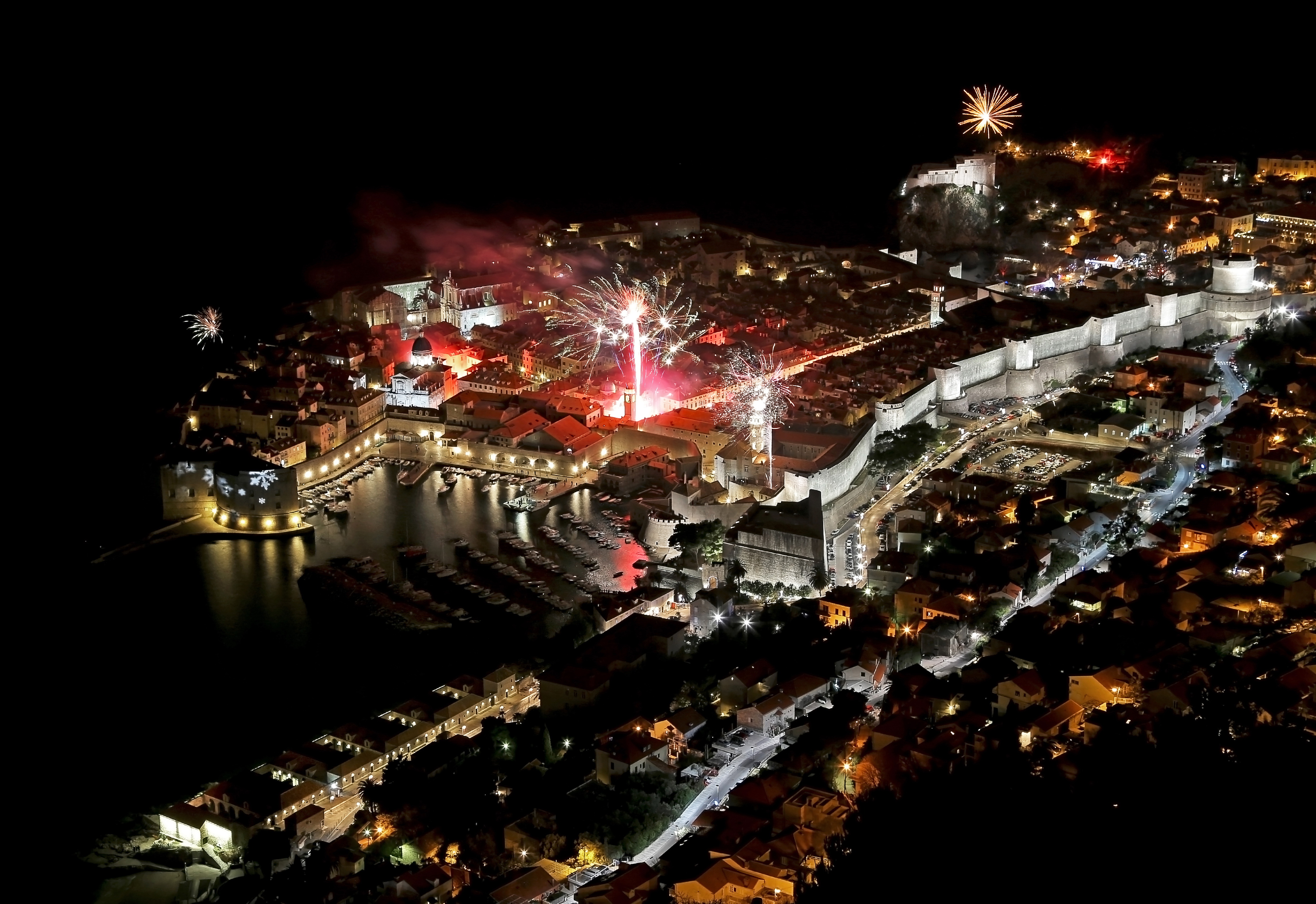 Raspisan javni natječaj za organizaciju Dočeka Nove godine 2018.