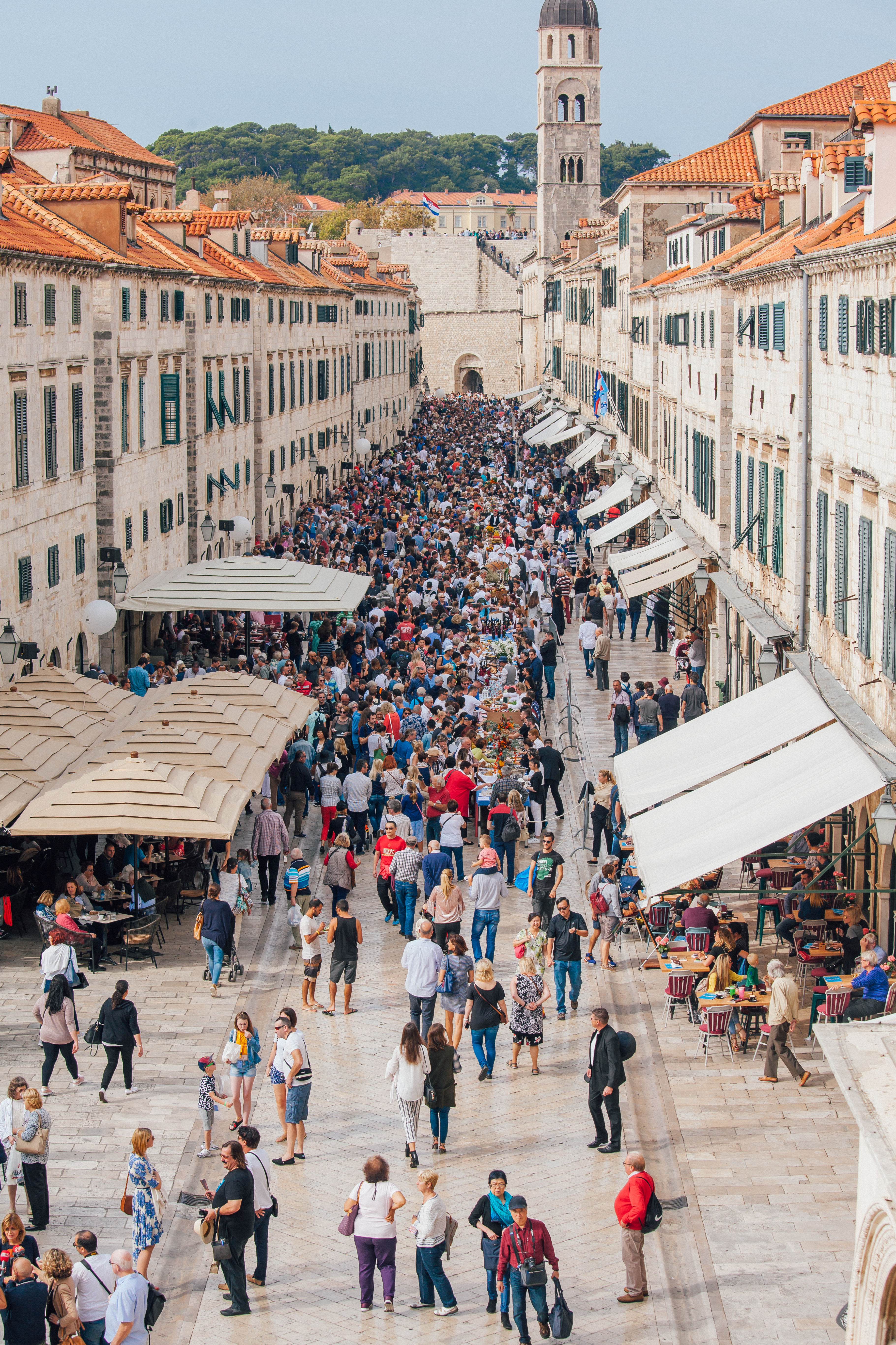 THE TRADITIONAL DUBROVNIK TABLE RAISED A RECORD-BREAKING AMOUNT FOR HUMANITARIAN PURPOSES