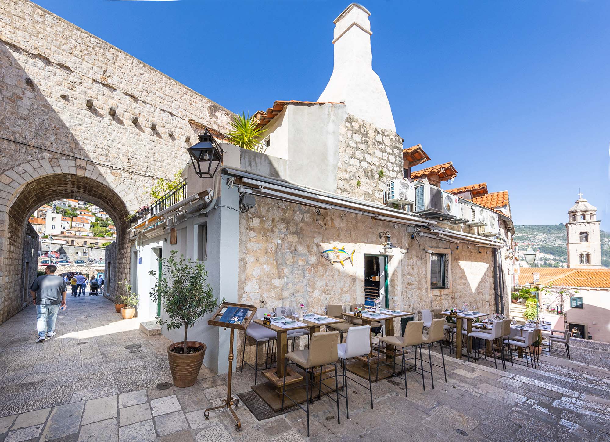 In Dubrovnik, the first restaurant in Croatia decorated with upcycling technique has opened