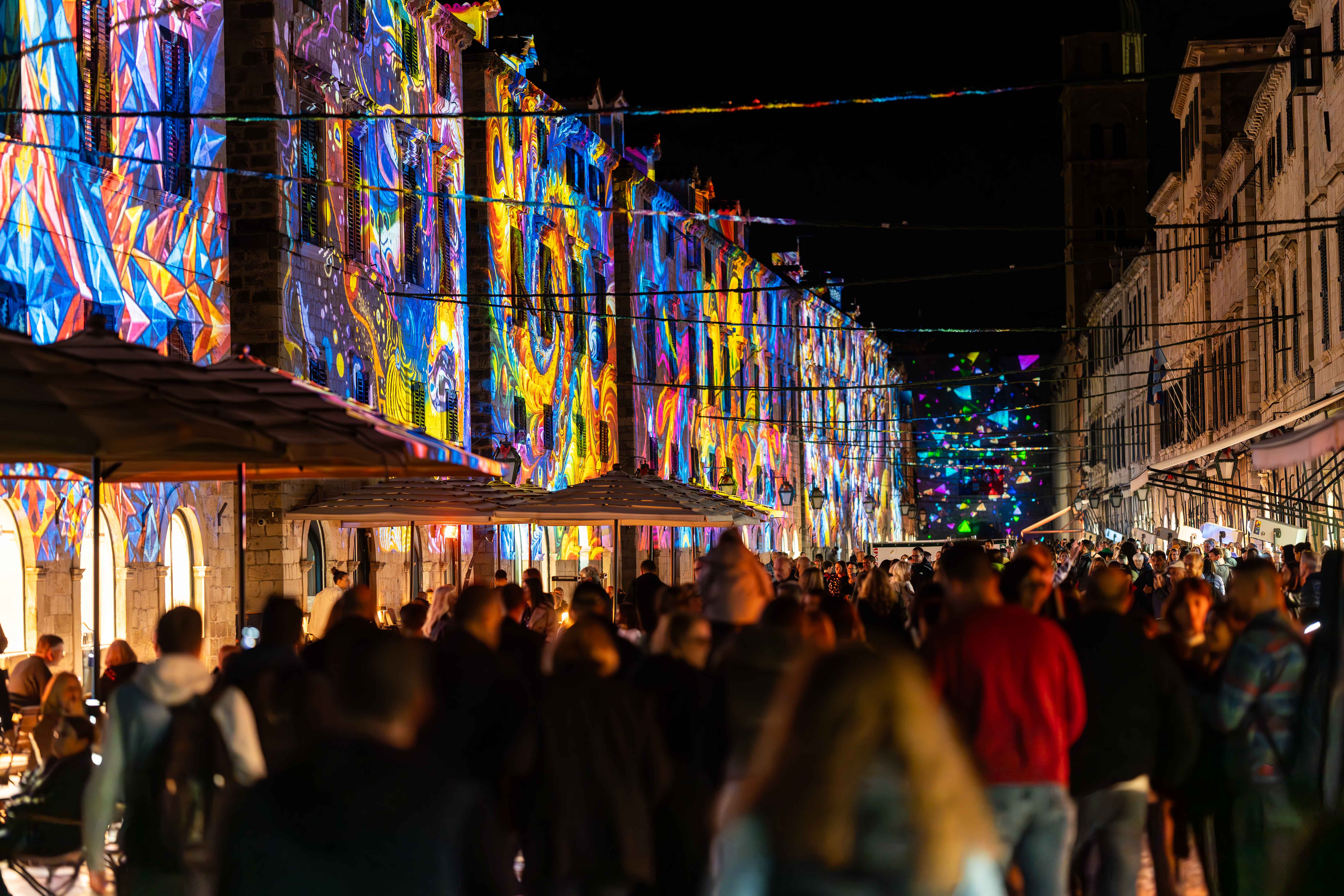 Senzacionalnim 3D mappingom „Evolution of Light“ Pixel dizajna  otvoren 4. Festival svjetlosti Lumiart