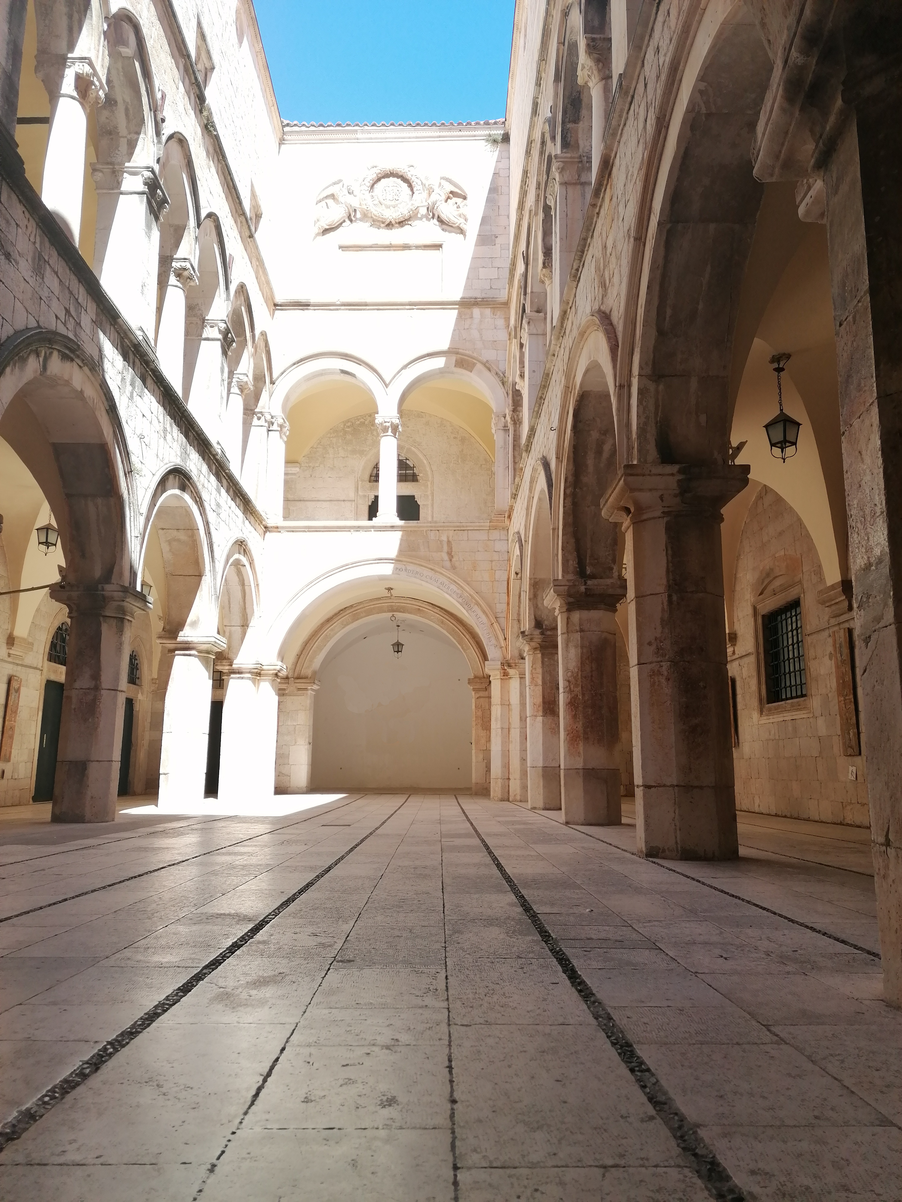 Državni arhiv u Dubrovniku, atrij palače Sponza